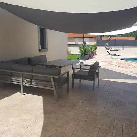 Gil Homestay Colombier-Saugnieu